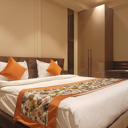 Hotel Cullinan By Qotel Janakpuri Delhi  Esterno foto