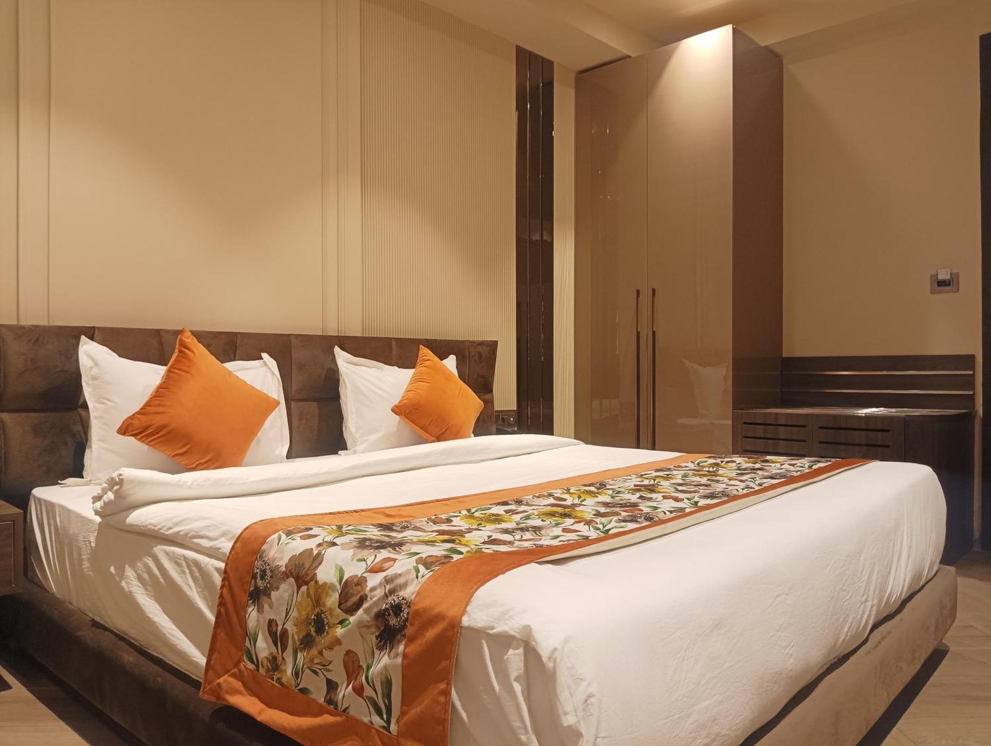 Hotel Cullinan By Qotel Janakpuri Delhi  Esterno foto