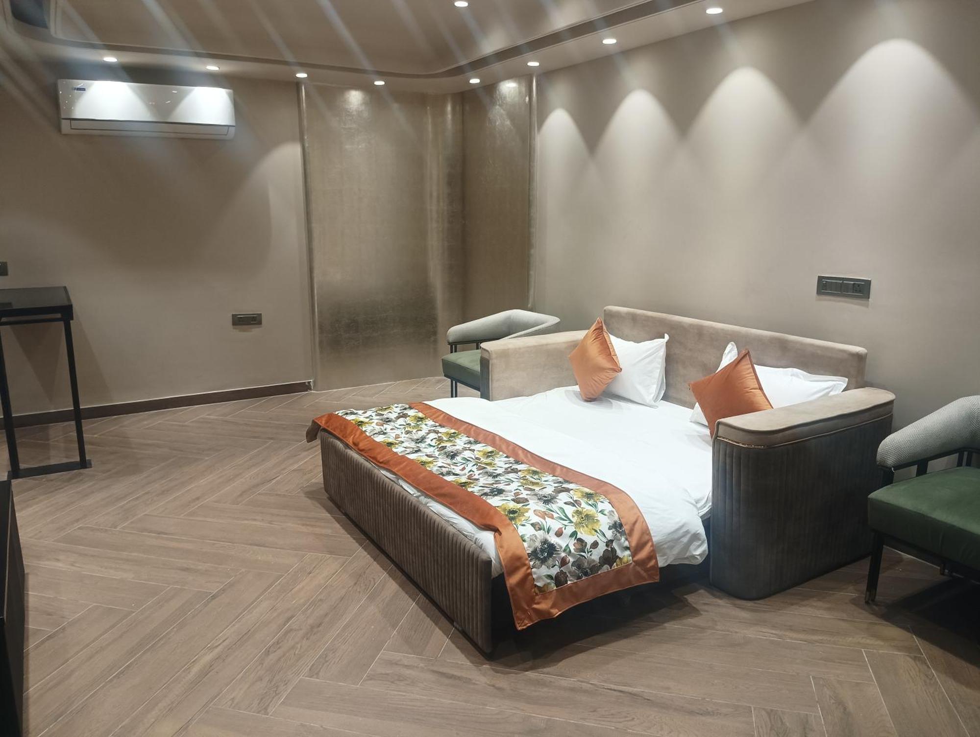 Hotel Cullinan By Qotel Janakpuri Delhi  Esterno foto