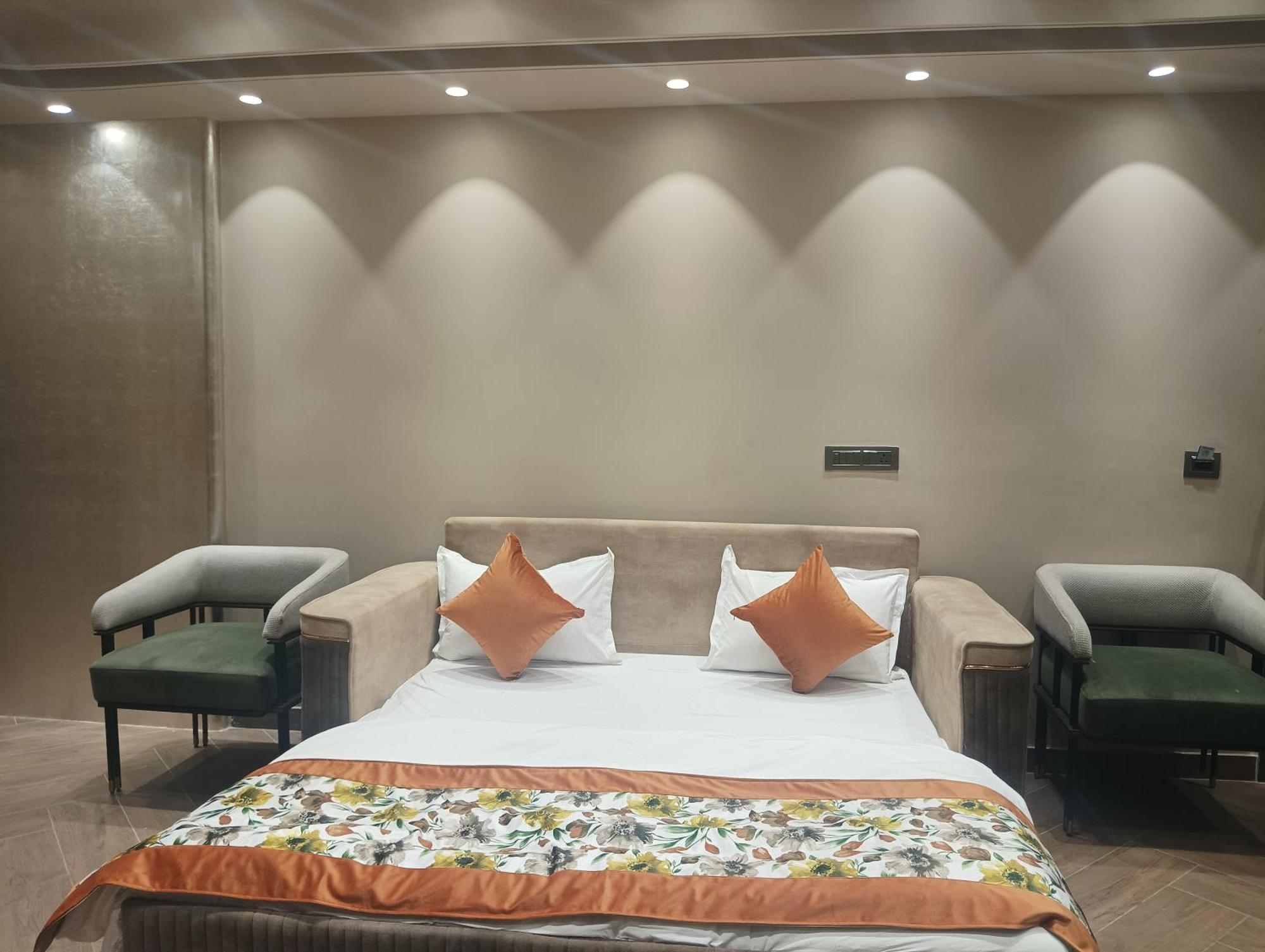 Hotel Cullinan By Qotel Janakpuri Delhi  Esterno foto