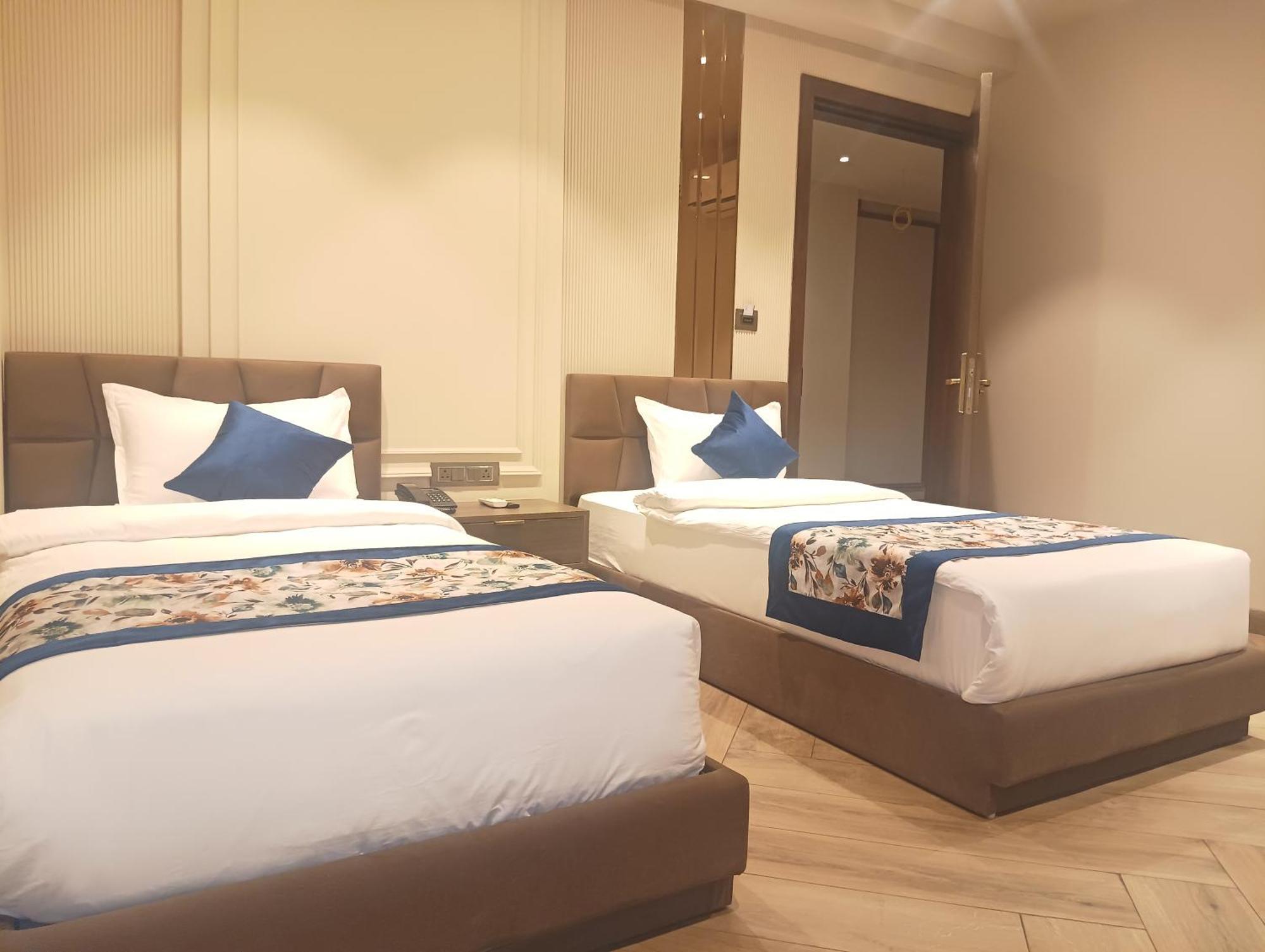 Hotel Cullinan By Qotel Janakpuri Delhi  Esterno foto