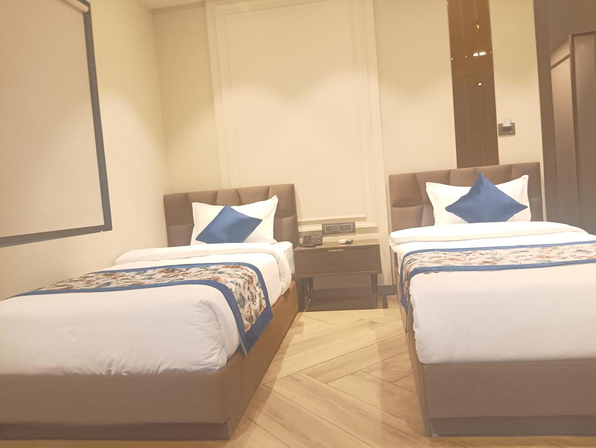 Hotel Cullinan By Qotel Janakpuri Delhi  Esterno foto