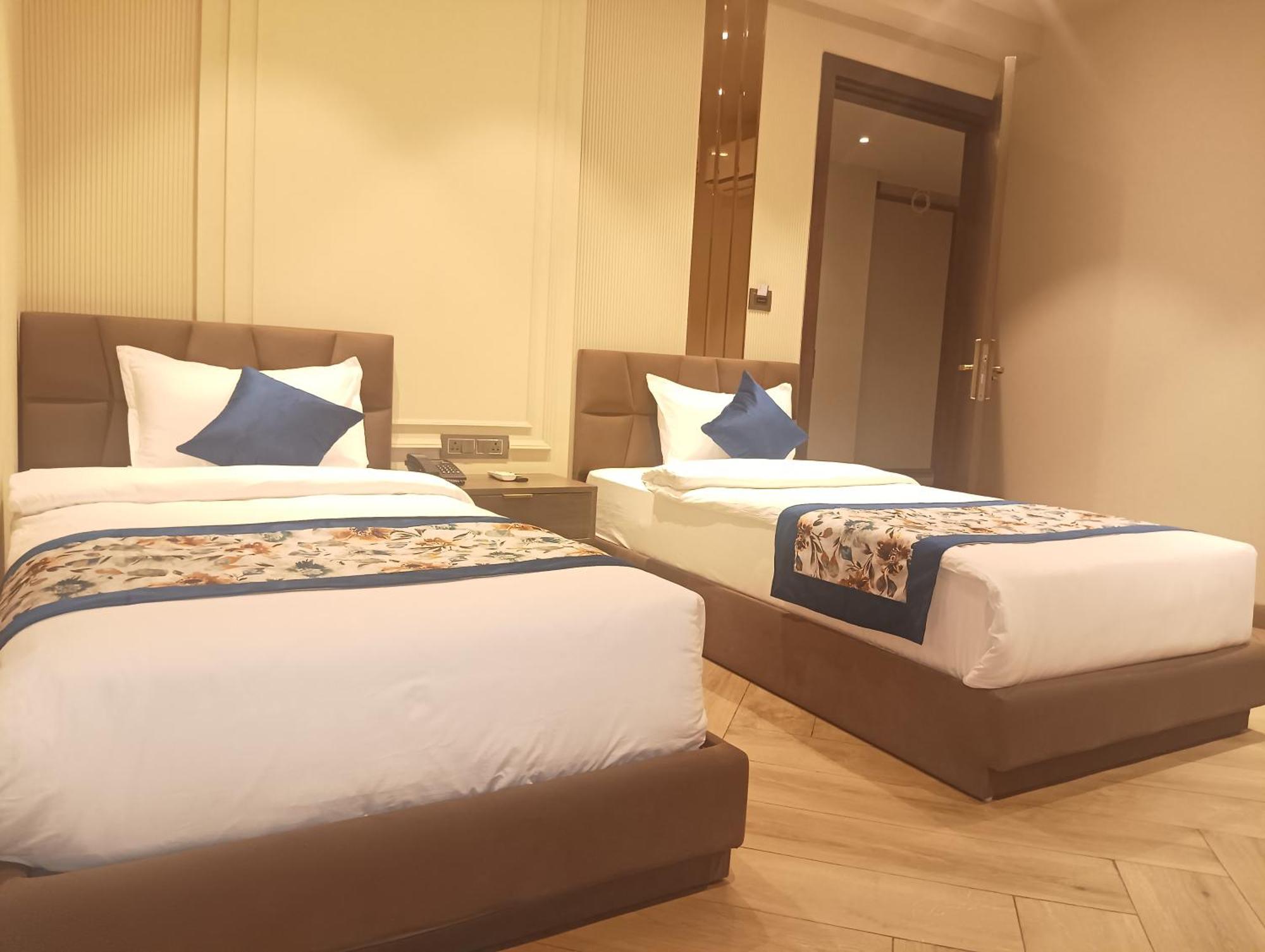 Hotel Cullinan By Qotel Janakpuri Delhi  Esterno foto