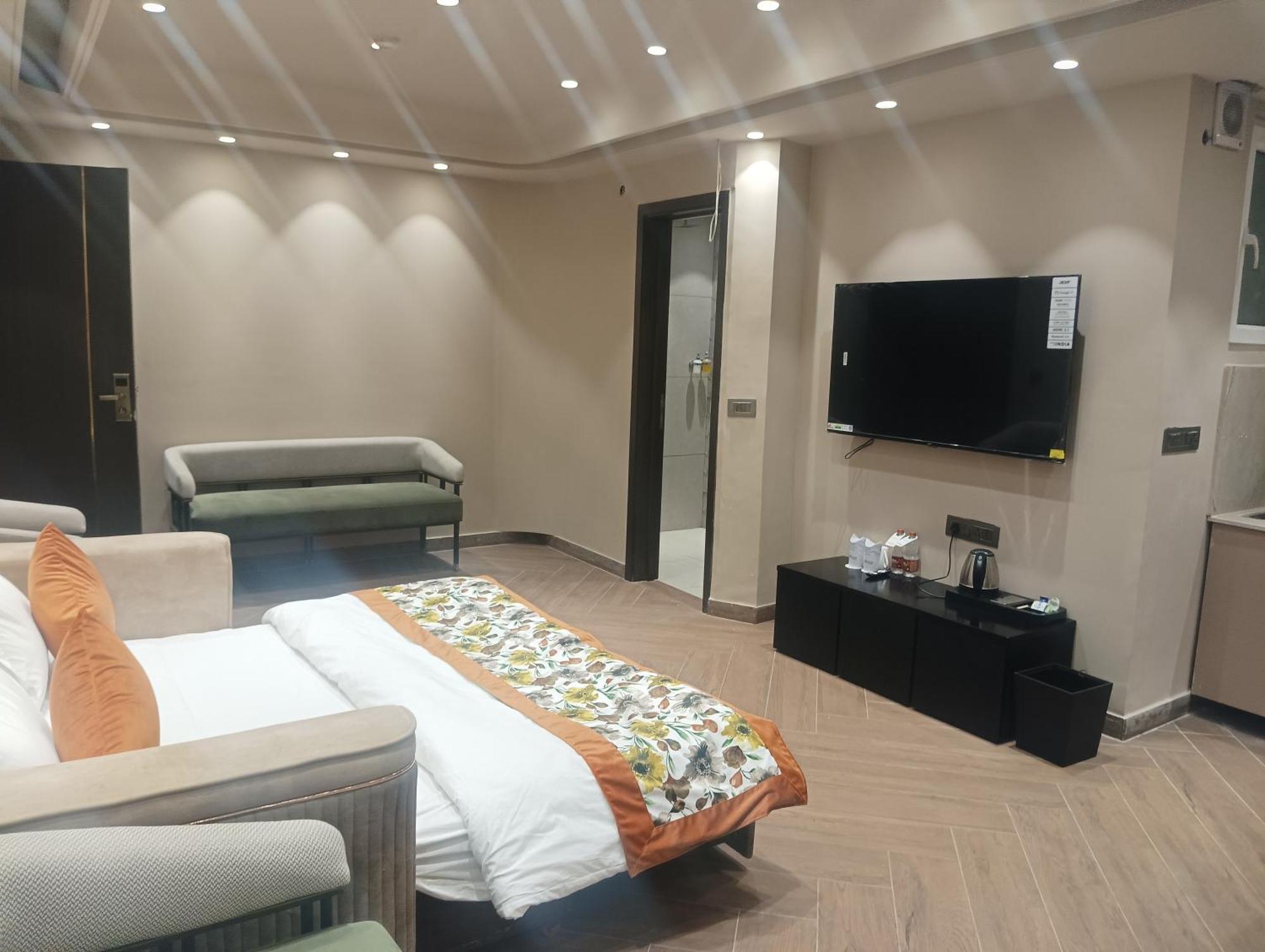 Hotel Cullinan By Qotel Janakpuri Delhi  Esterno foto