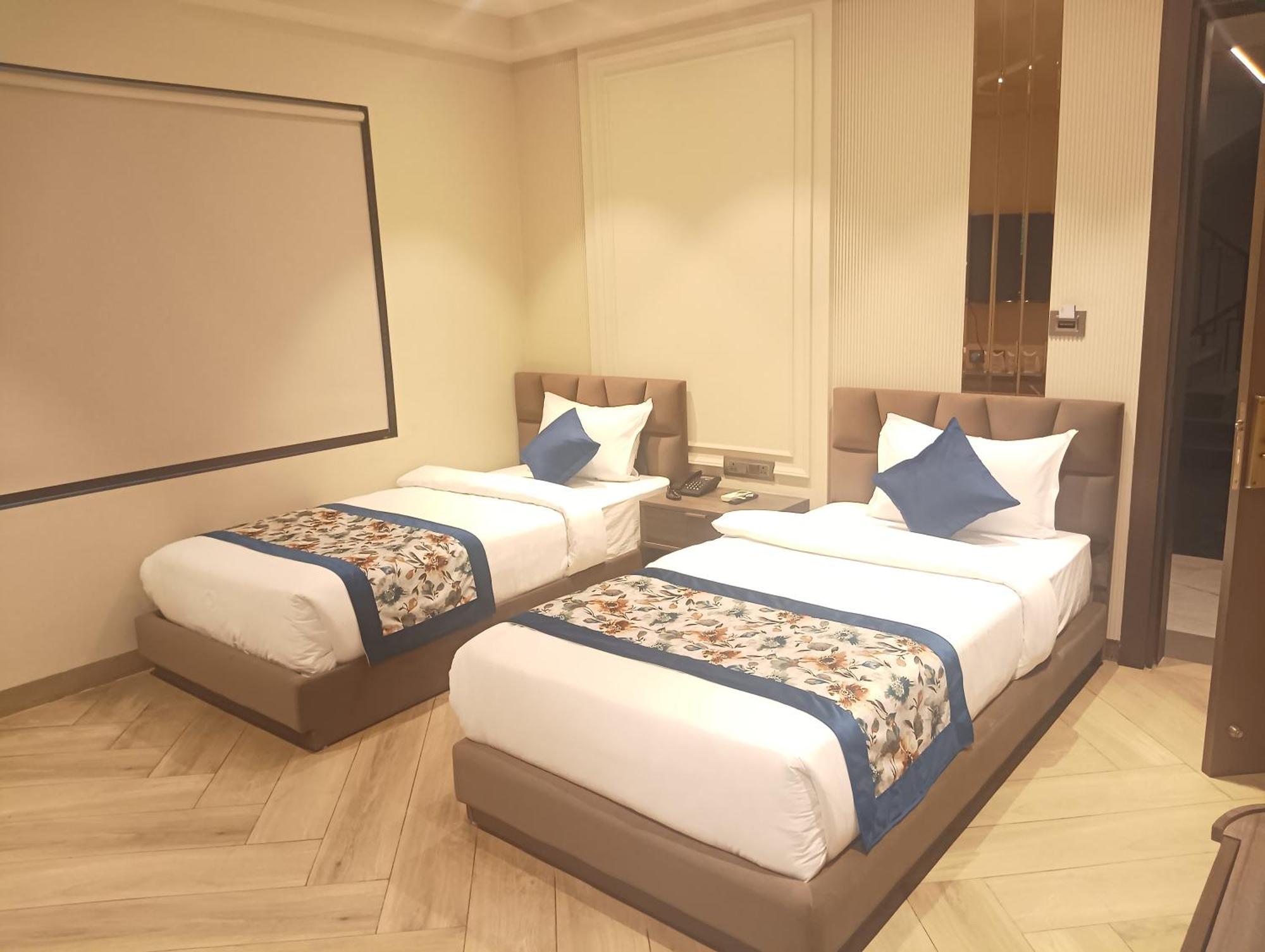 Hotel Cullinan By Qotel Janakpuri Delhi  Esterno foto