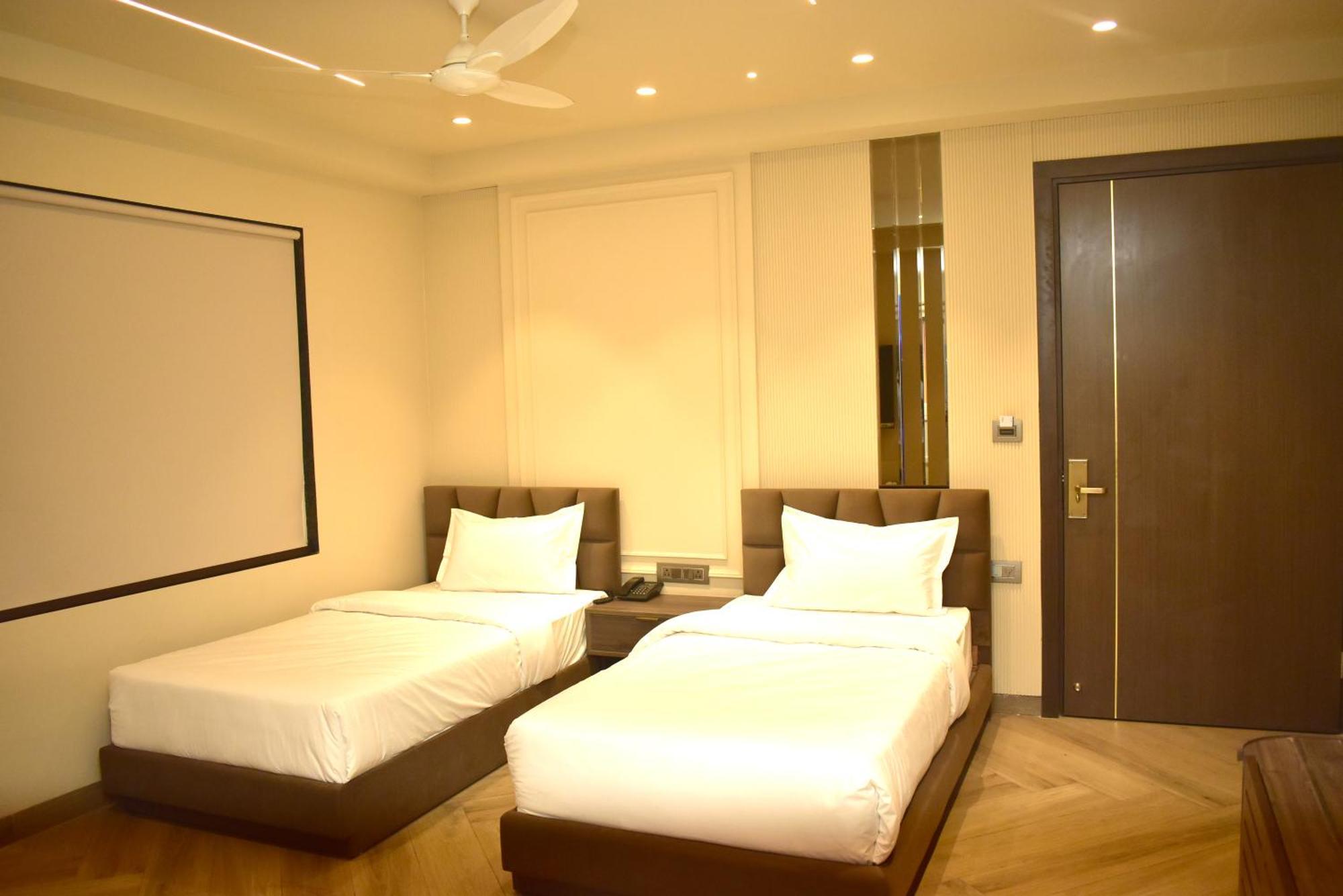 Hotel Cullinan By Qotel Janakpuri Delhi  Esterno foto