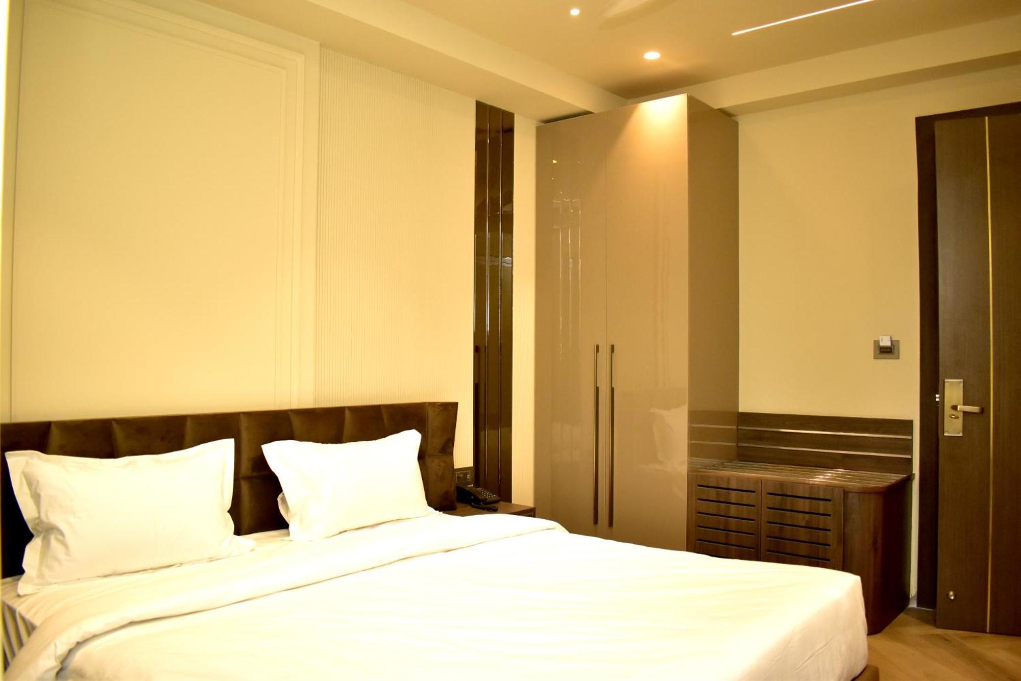 Hotel Cullinan By Qotel Janakpuri Delhi  Esterno foto