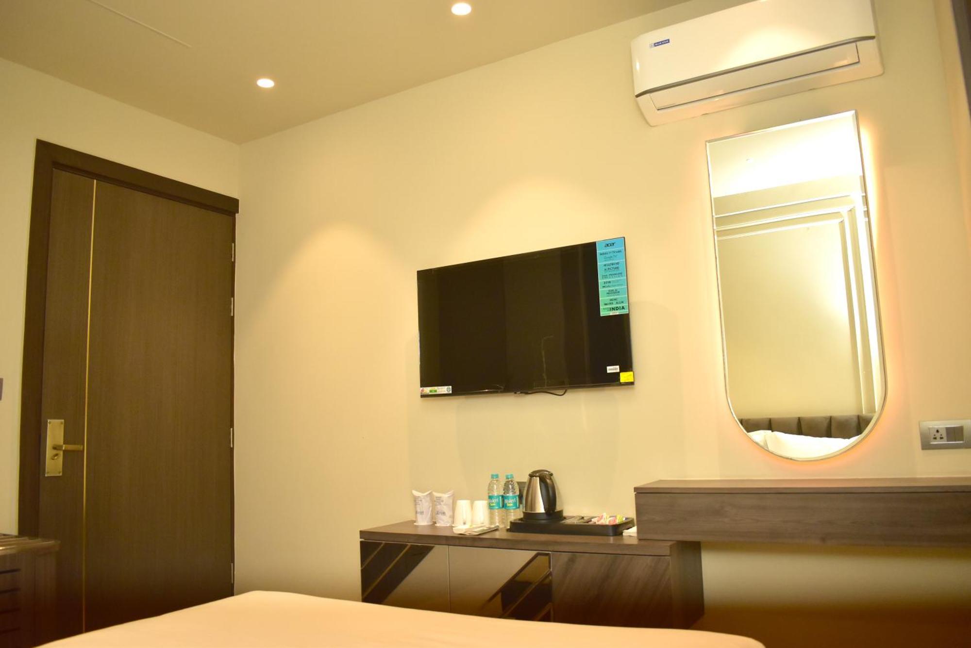 Hotel Cullinan By Qotel Janakpuri Delhi  Esterno foto