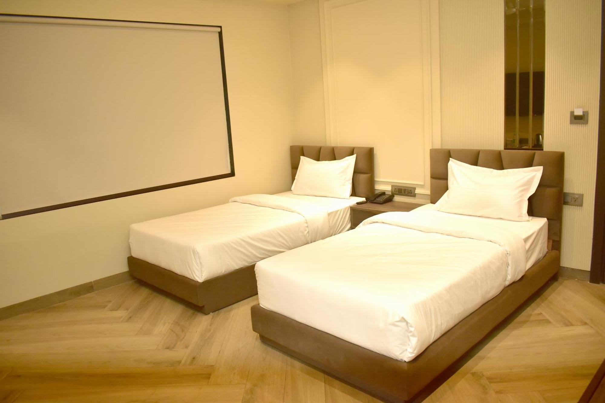 Hotel Cullinan By Qotel Janakpuri Delhi  Esterno foto