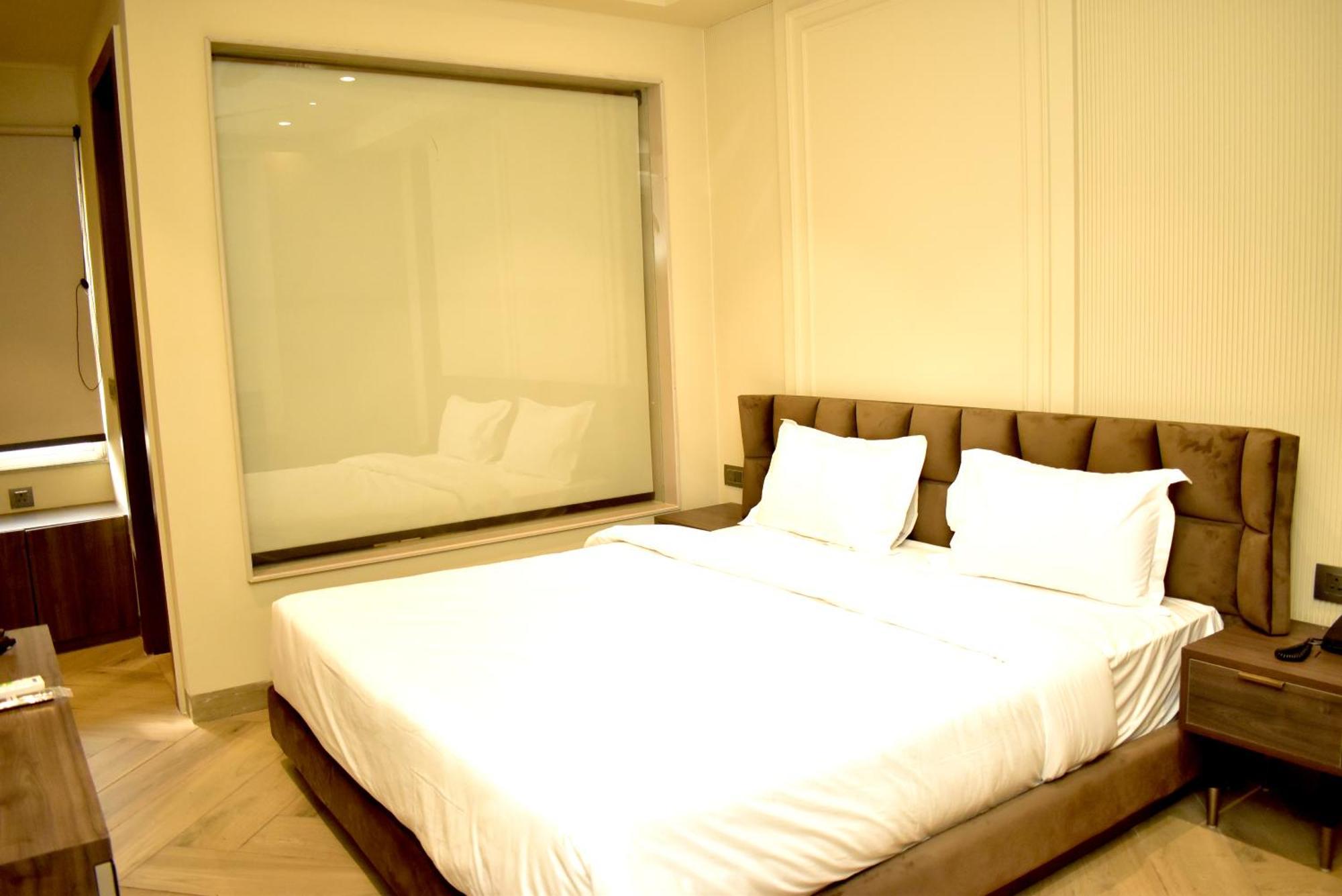Hotel Cullinan By Qotel Janakpuri Delhi  Esterno foto