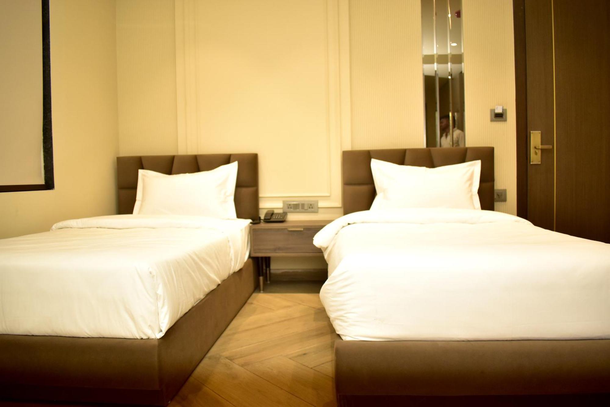 Hotel Cullinan By Qotel Janakpuri Delhi  Esterno foto