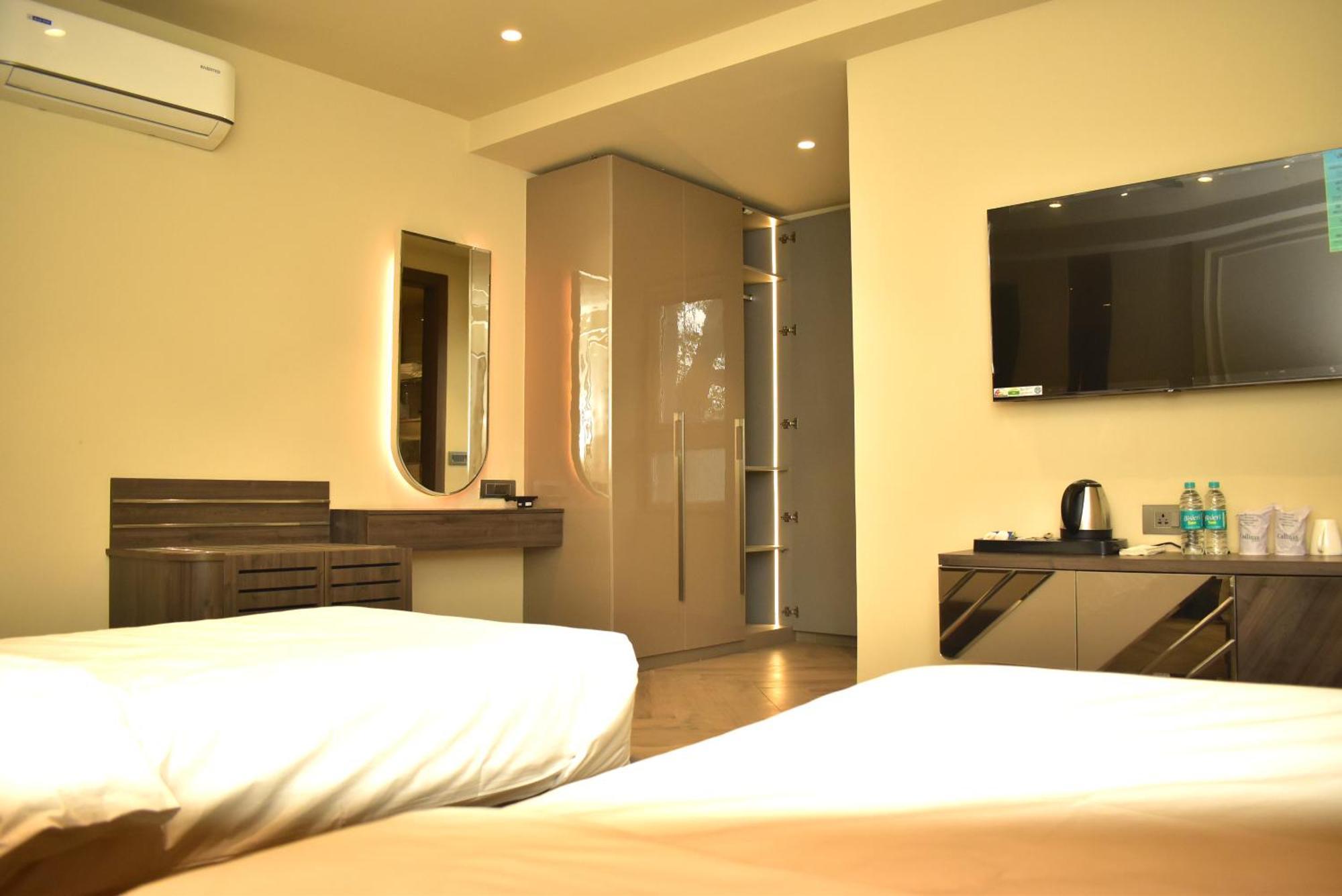 Hotel Cullinan By Qotel Janakpuri Delhi  Esterno foto