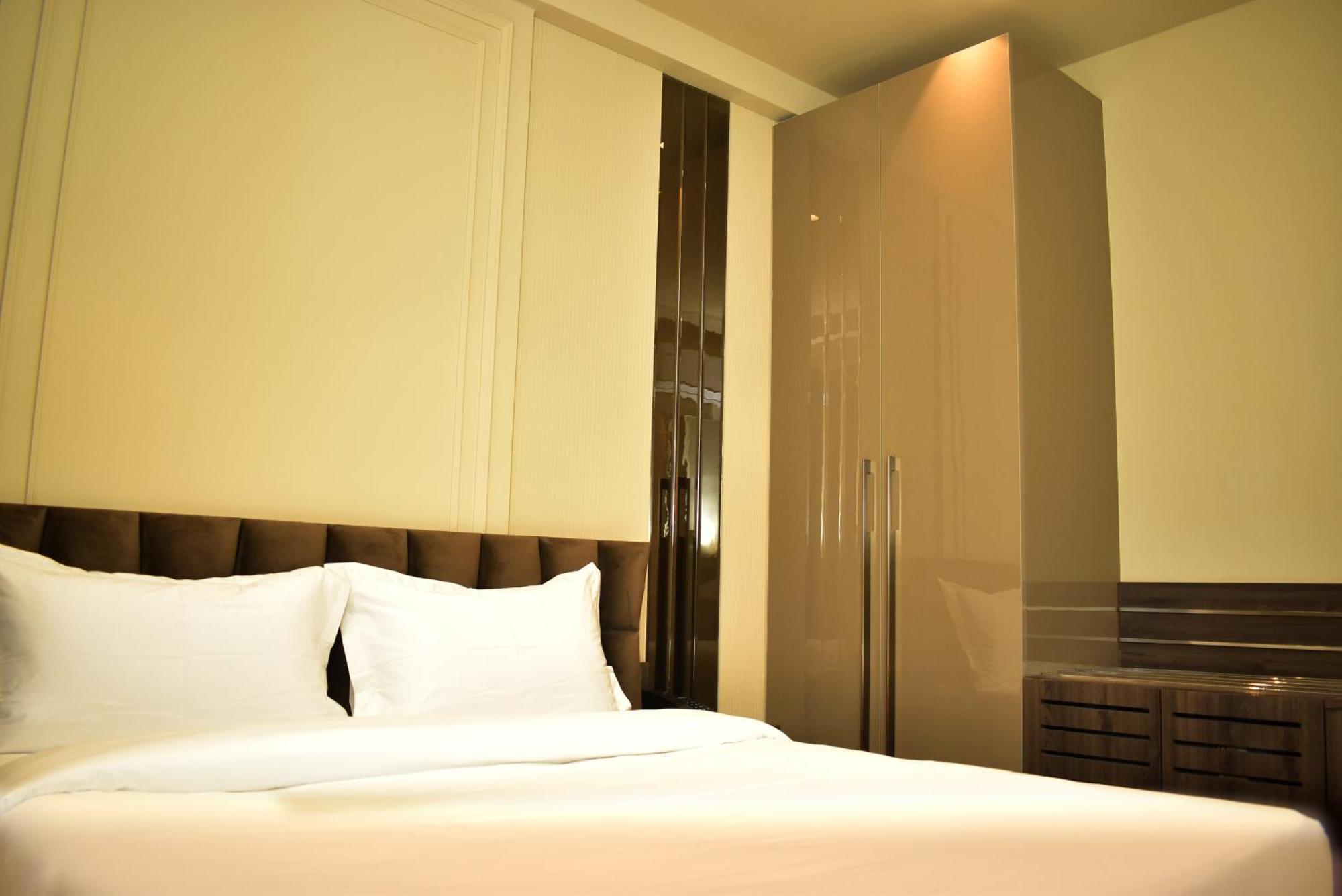 Hotel Cullinan By Qotel Janakpuri Delhi  Esterno foto