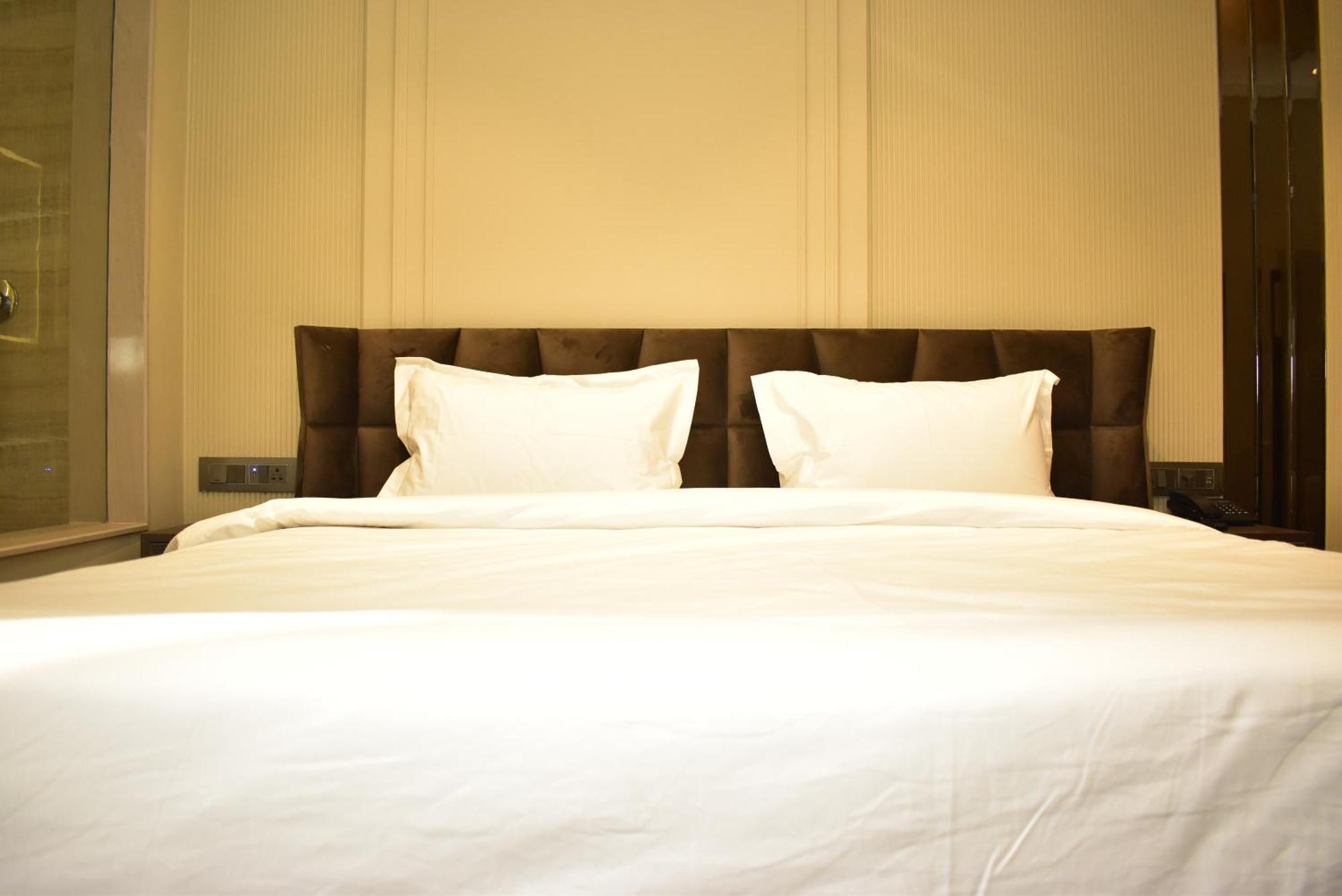 Hotel Cullinan By Qotel Janakpuri Delhi  Esterno foto